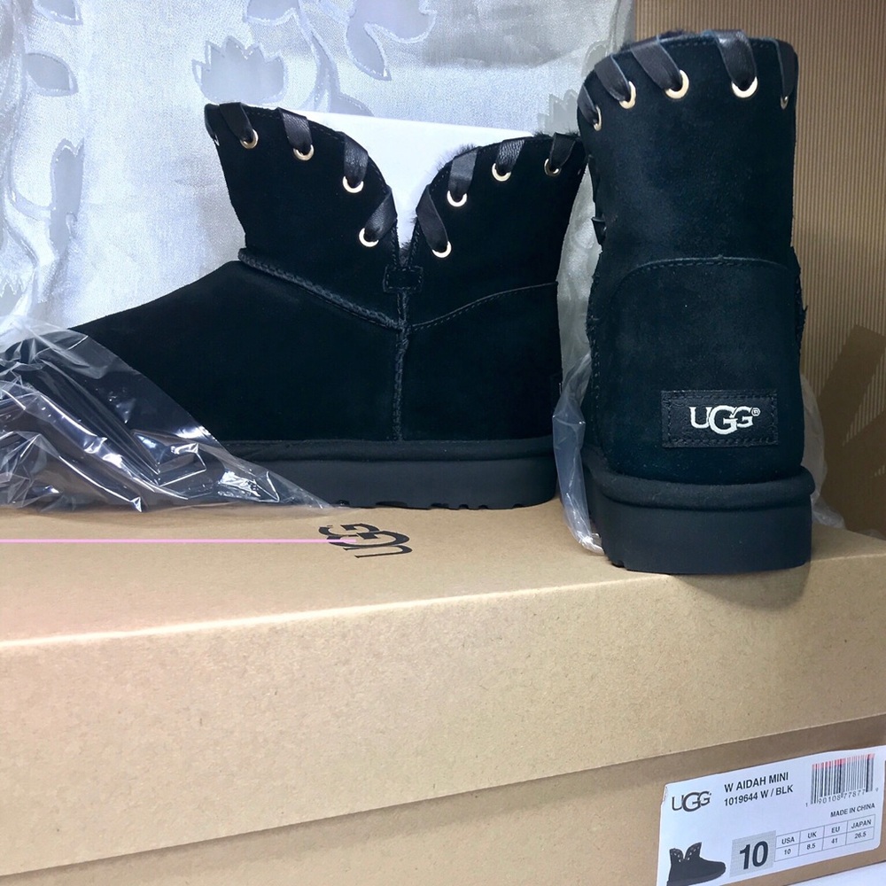 NWT UGG Australia Black Suede Real Fur Boots- 10